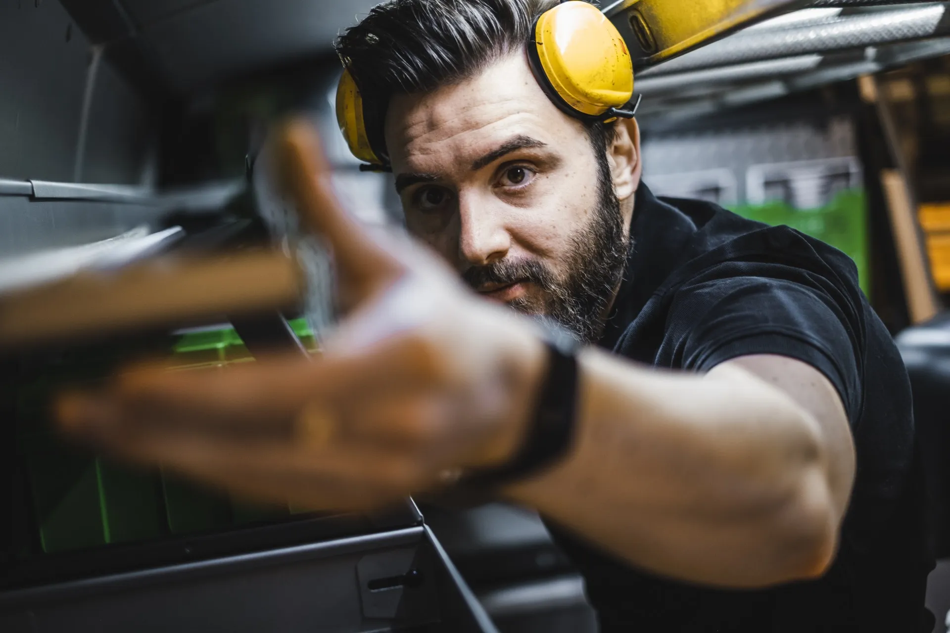 Bilinredning med hyllsystem i servicebil